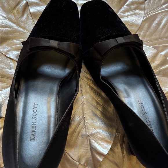 Karen Scott Black Square-Toe Bow Pumps - Picture 8 of 8